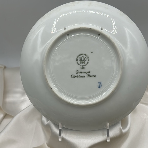 Bing and Grondahl 1981 Christmas Plate - Picture 3 of 4